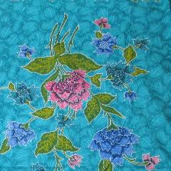 ผ้าบาติก ผ้าถุงสำเร็จสีเขียวลายดอกไม้สวยงาม